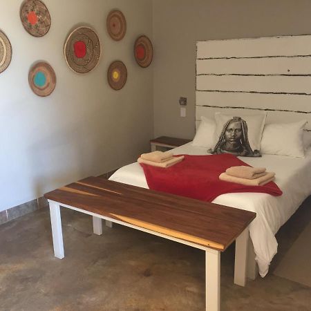 Etotongwe Lodge Оучо Екстер'єр фото