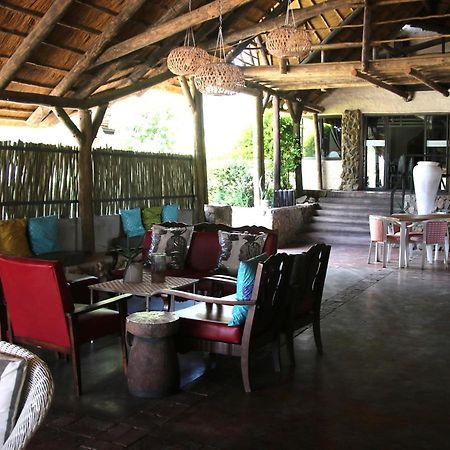 Etotongwe Lodge Оучо Екстер'єр фото