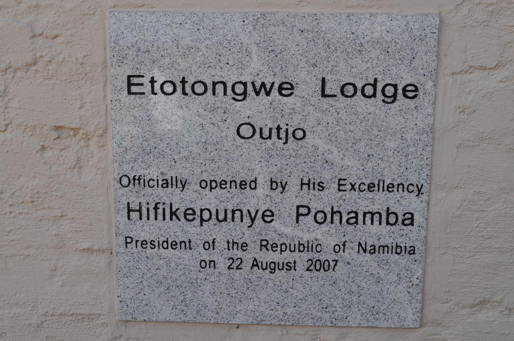 Etotongwe Lodge Оучо Екстер'єр фото
