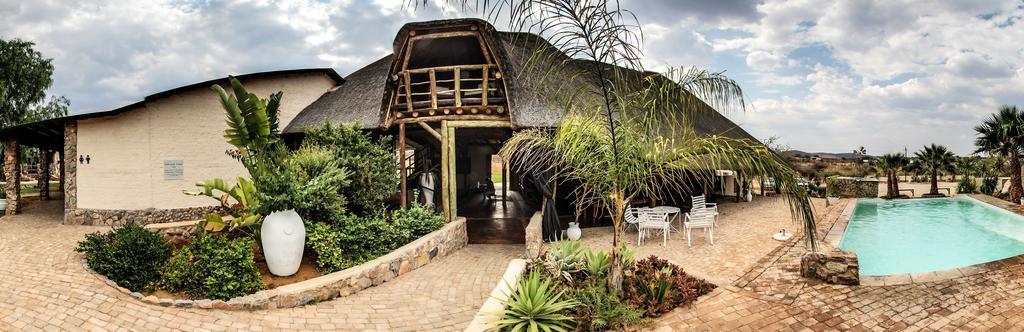 Etotongwe Lodge Оучо Екстер'єр фото