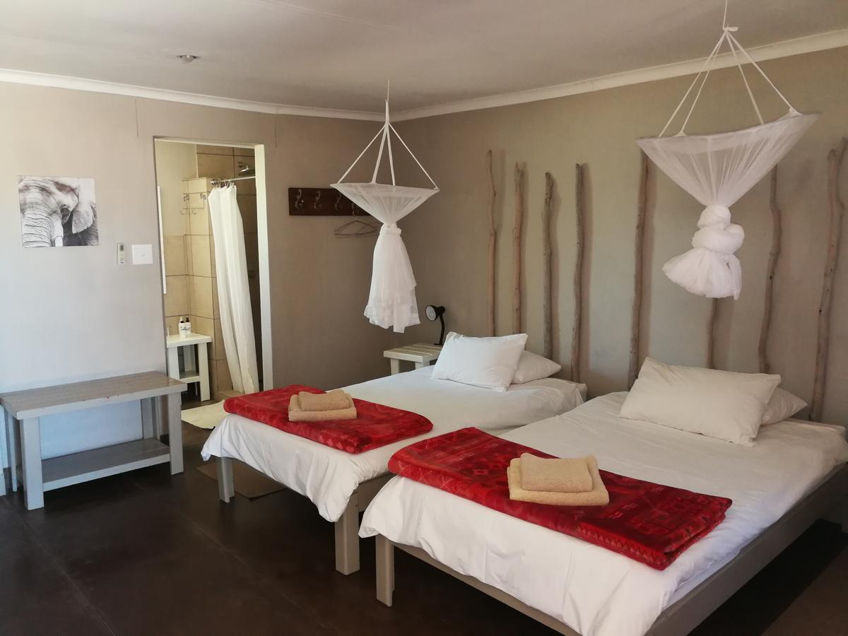 Etotongwe Lodge Оучо Екстер'єр фото