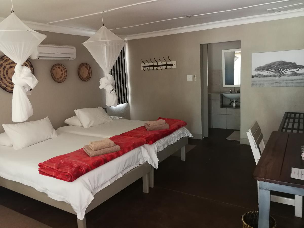 Etotongwe Lodge Оучо Екстер'єр фото