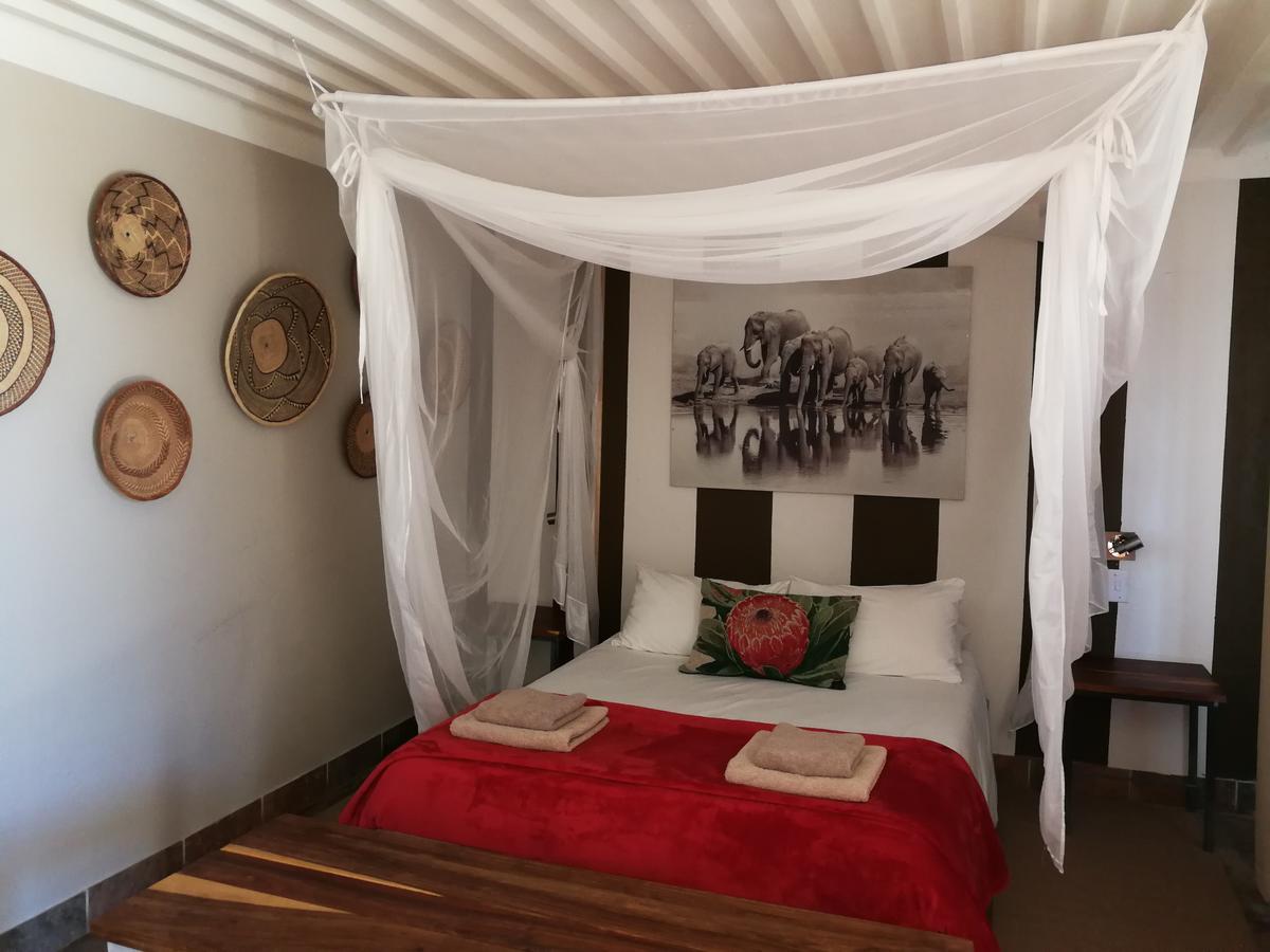 Etotongwe Lodge Оучо Екстер'єр фото