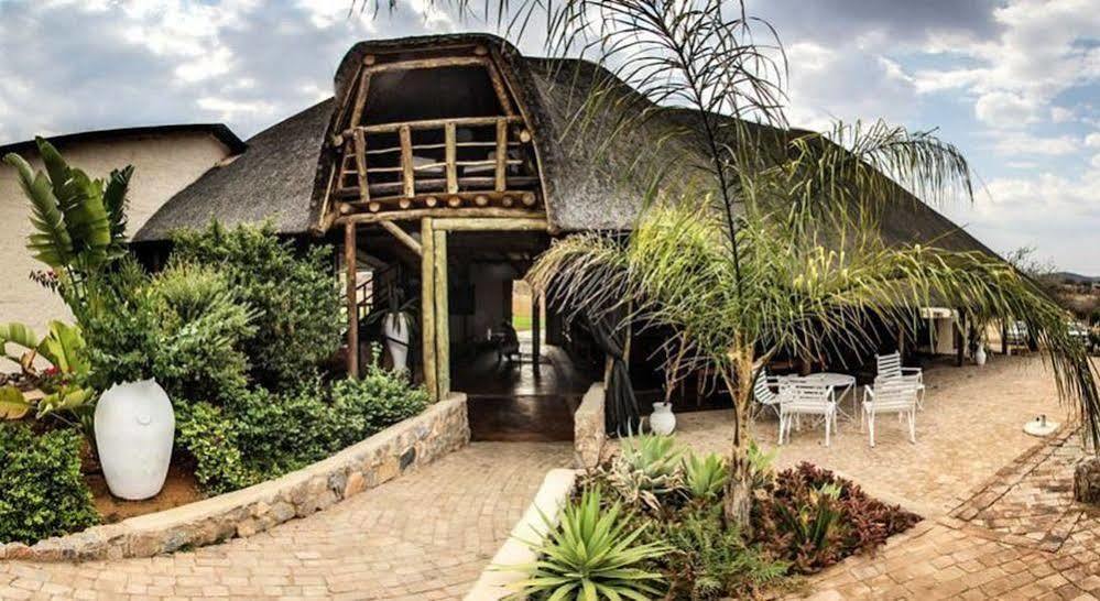 Etotongwe Lodge Оучо Екстер'єр фото