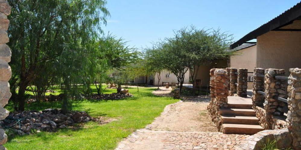 Etotongwe Lodge Оучо Екстер'єр фото