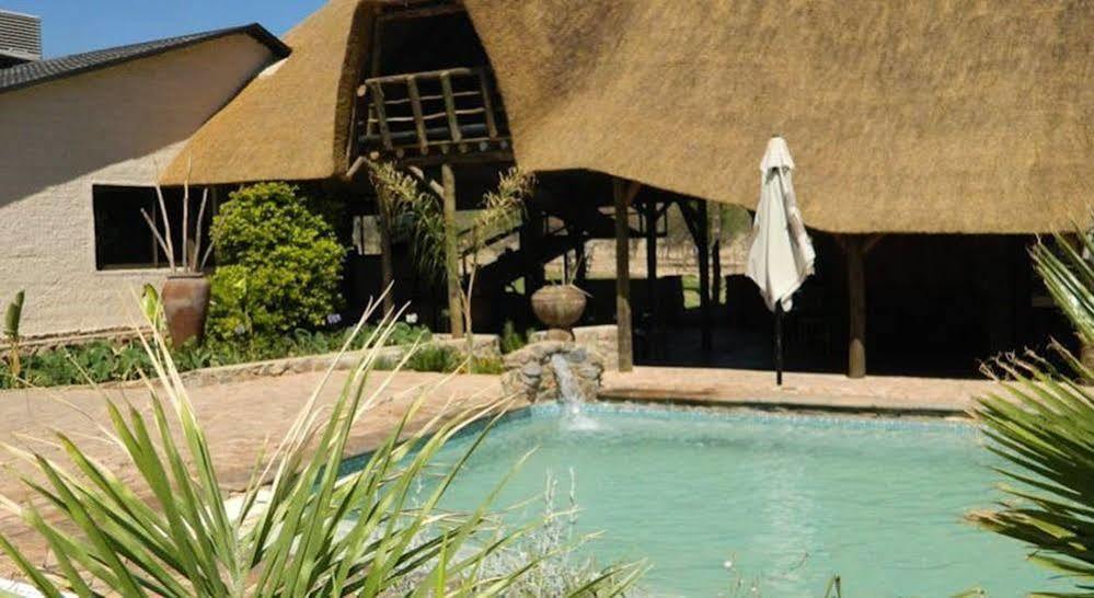 Etotongwe Lodge Оучо Екстер'єр фото