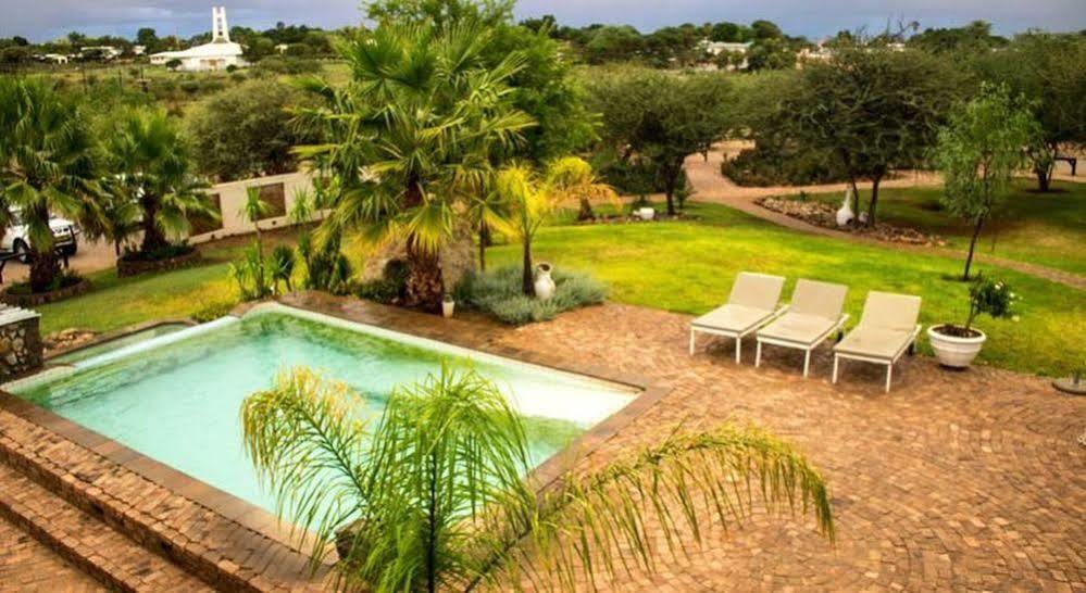 Etotongwe Lodge Оучо Екстер'єр фото