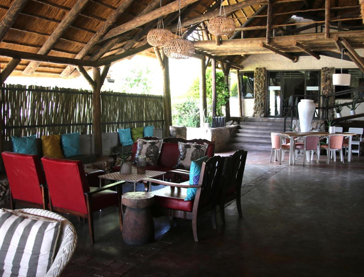 Etotongwe Lodge Оучо Екстер'єр фото